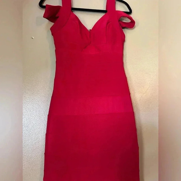 Emerald Sundae cold shoulder mermaid evening gown - Picture 2 of 8